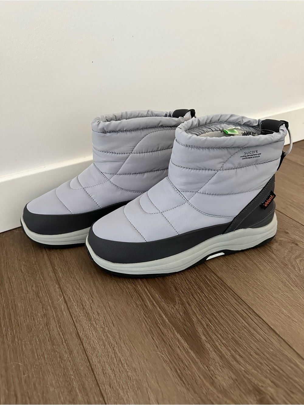 3M Thinsulate Light Gray and Black Quilted Insulated Winter Boots